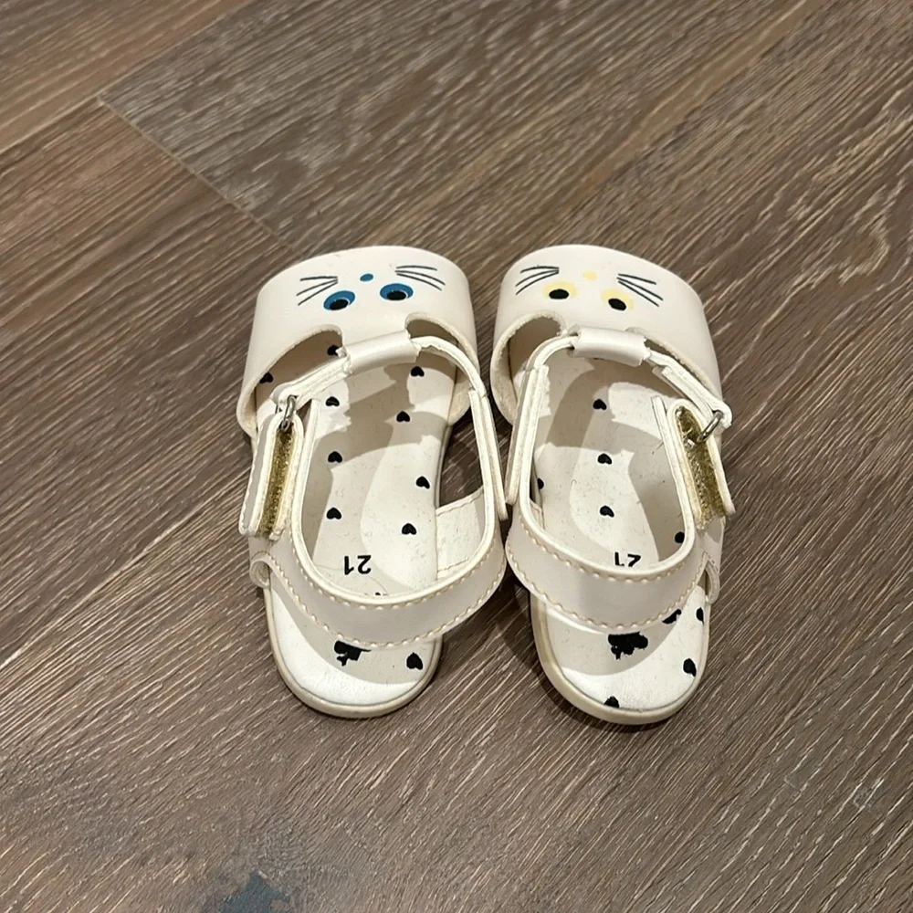 New Fabula (FARM Rio for kids) sandals size 7